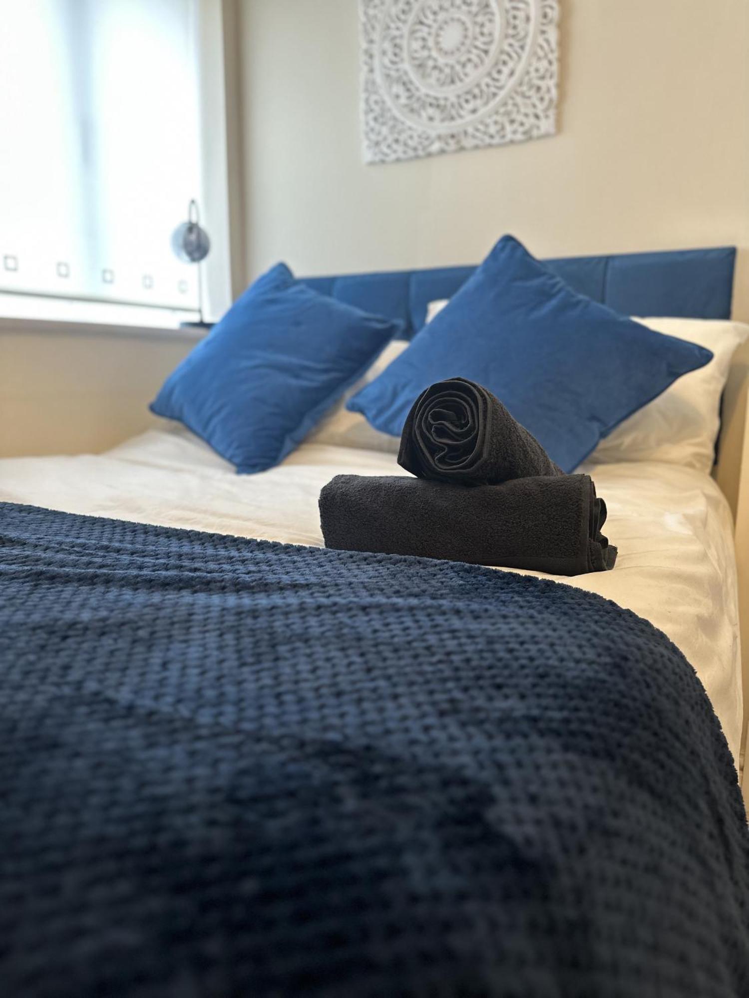 2 Bdr City Centre Apartment With Parking Cardiff Exterior photo