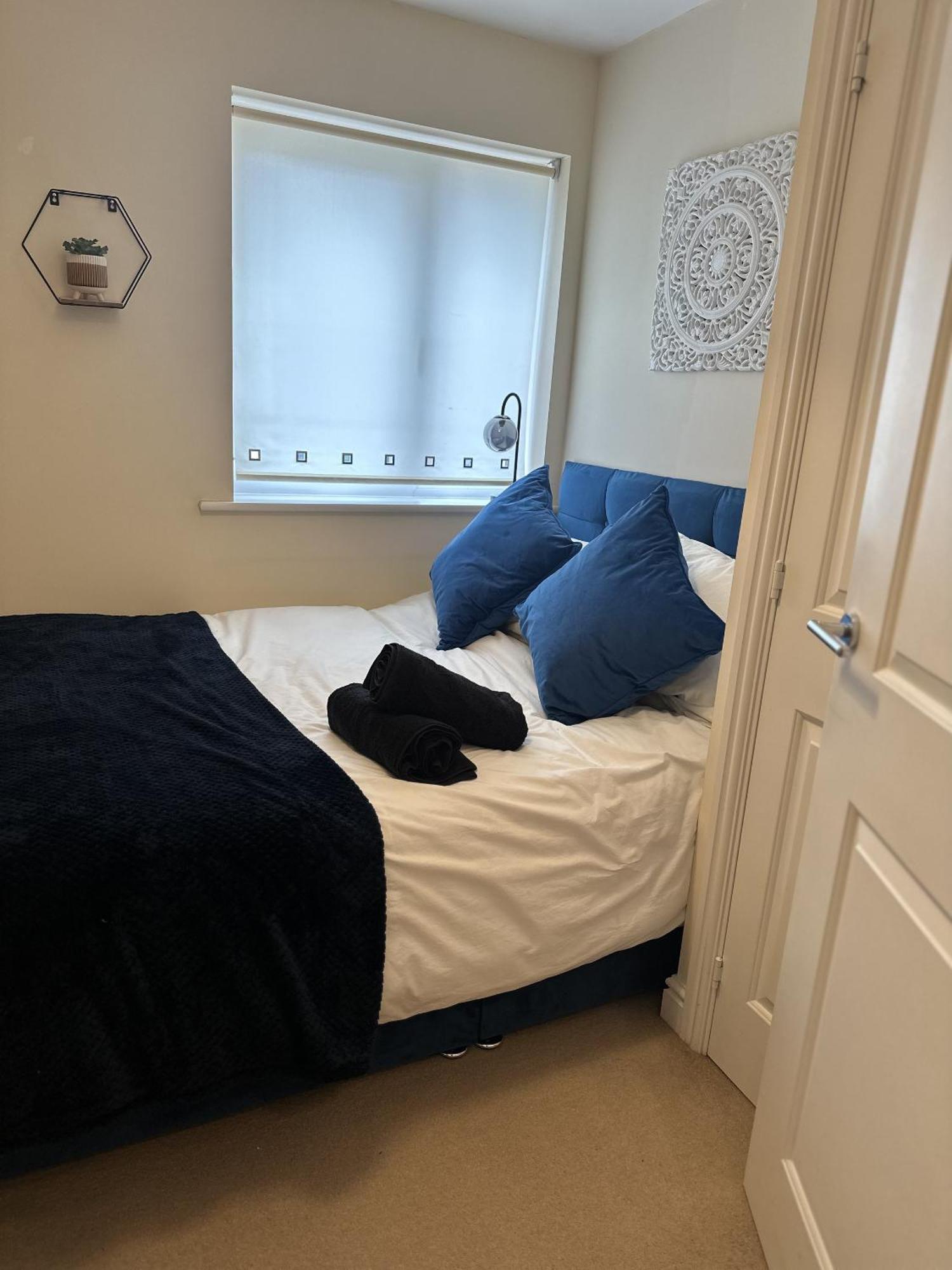 2 Bdr City Centre Apartment With Parking Cardiff Exterior photo