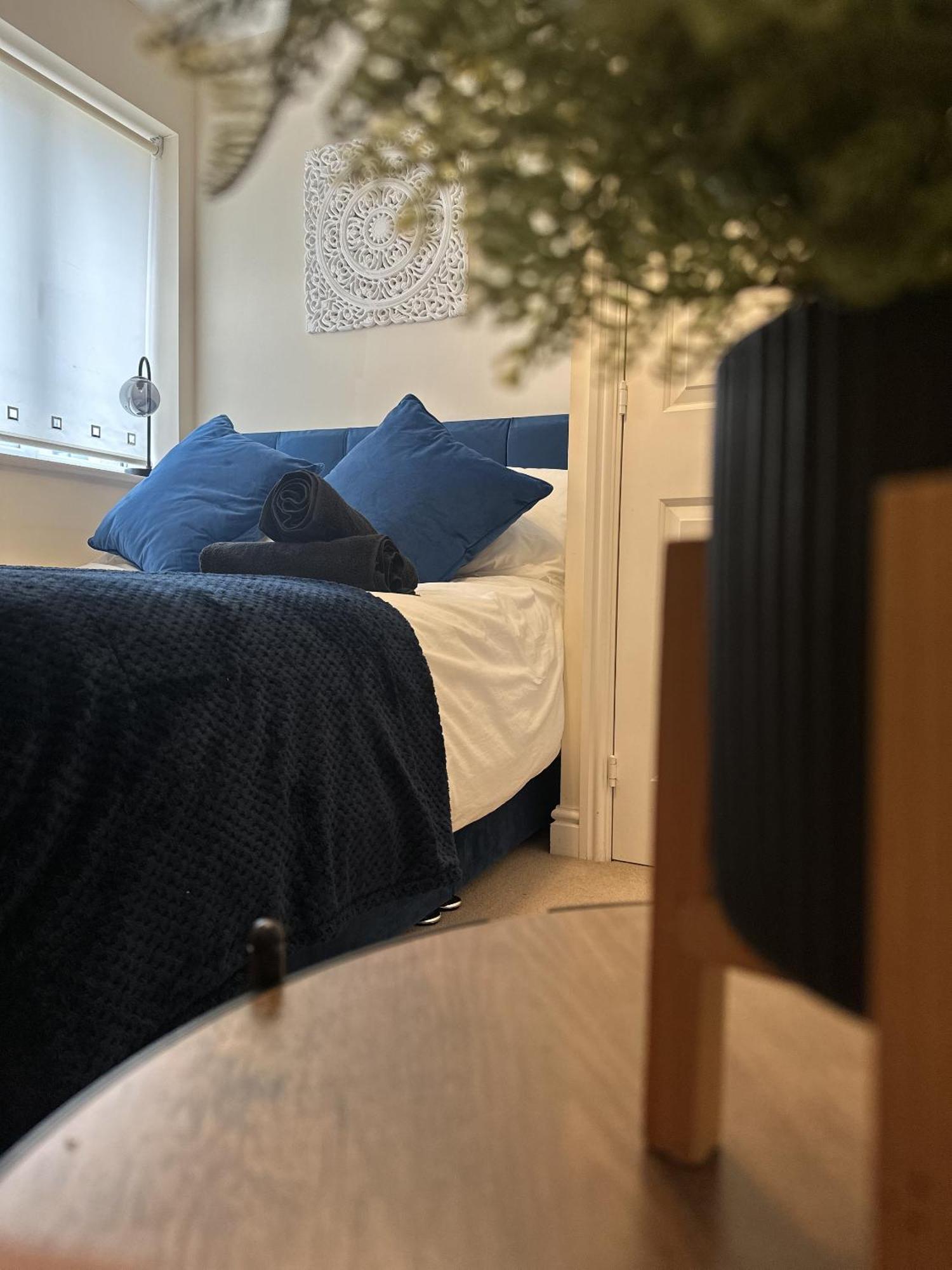 2 Bdr City Centre Apartment With Parking Cardiff Exterior photo